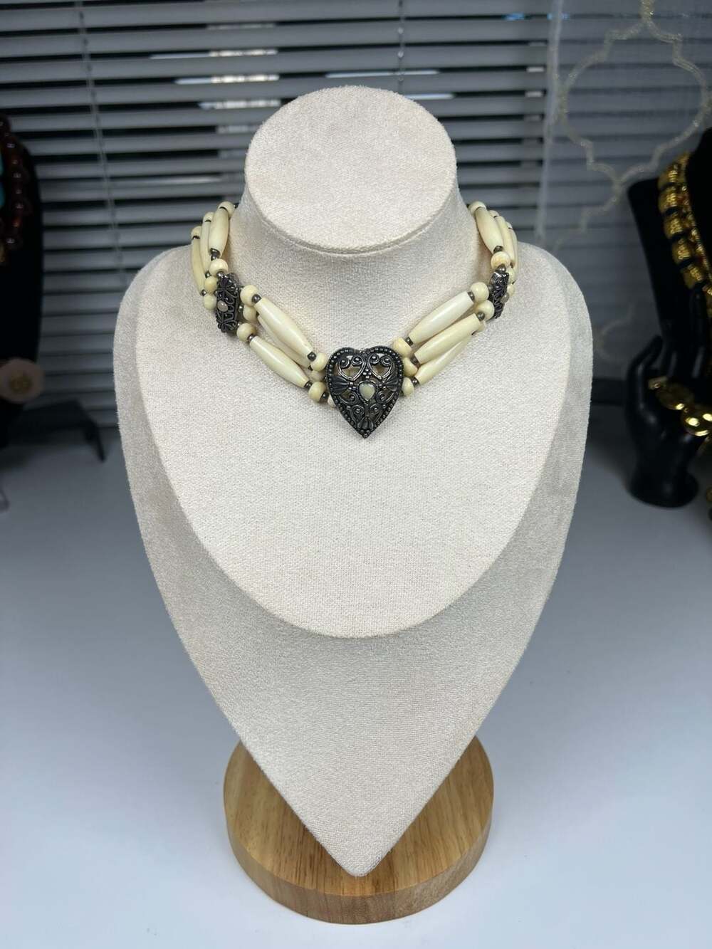 Cream Hairpipe Bead Triple Strand Heart Choker Necklace 16”